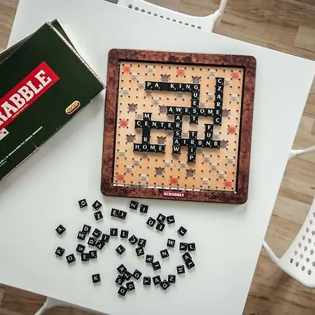 Perfect Located, Bright Scrabble Studio 华沙
